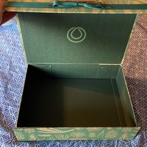 Monat Kushion box